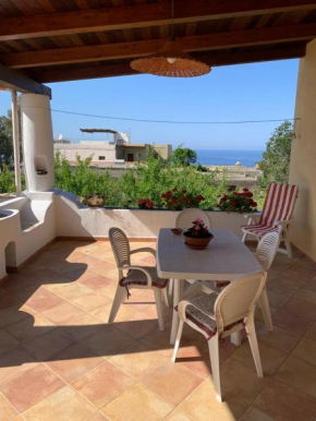 Casa Il Girasole, panoramica e a pochi passi dal centro di Malfa